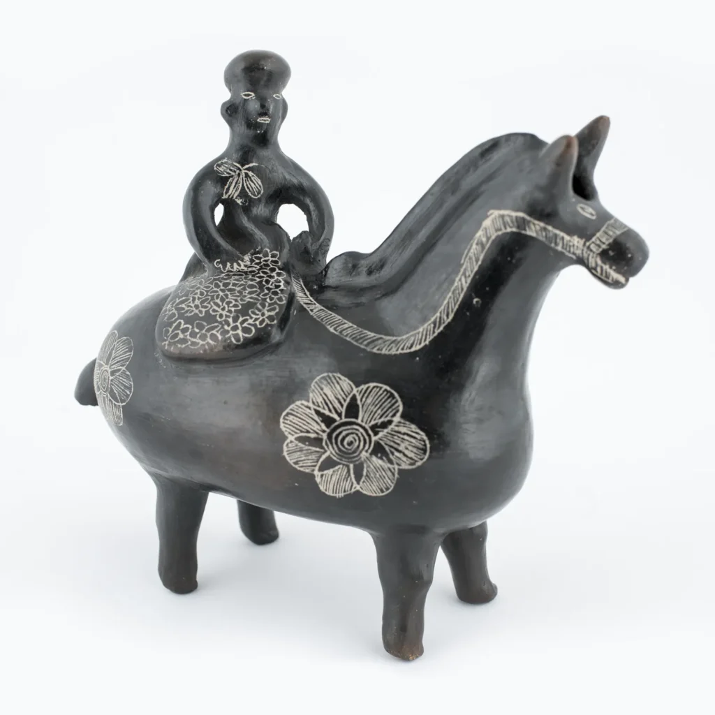 Figurilla de caballo con jinete mujer