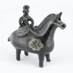 Miniatura principal de Figurilla de caballo con jinete mujer