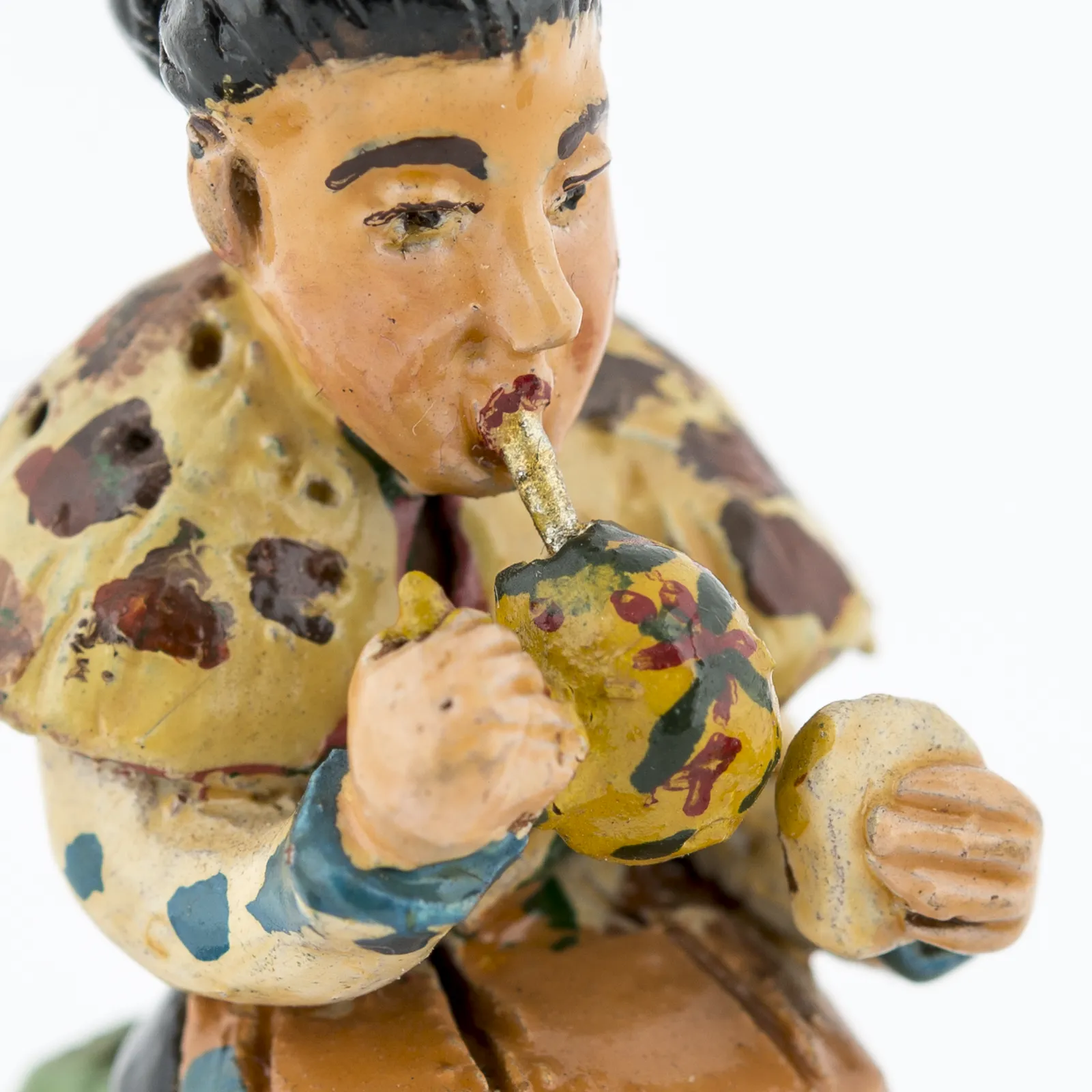 Miniatura del objeto Figurilla de abuelita tomando mate